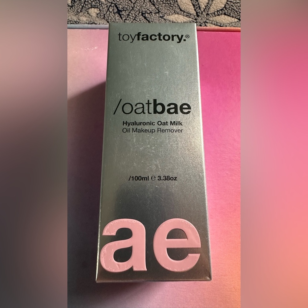 Hyaluronic Oat Milk Oil Makeup Remover